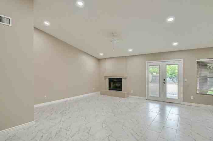 4947 E Greenway Cir - Photo 3 of 12