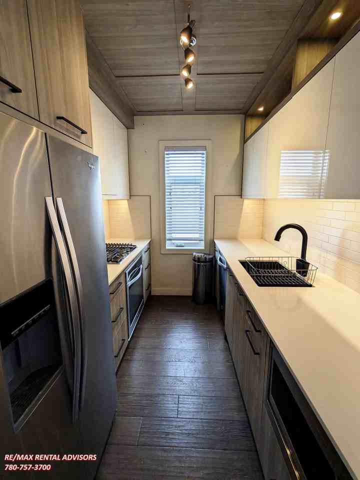 2702 17 Ave Sw - Photo 2 of 20