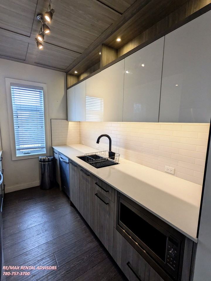 2702 17 Ave Sw - Photo 3 of 20