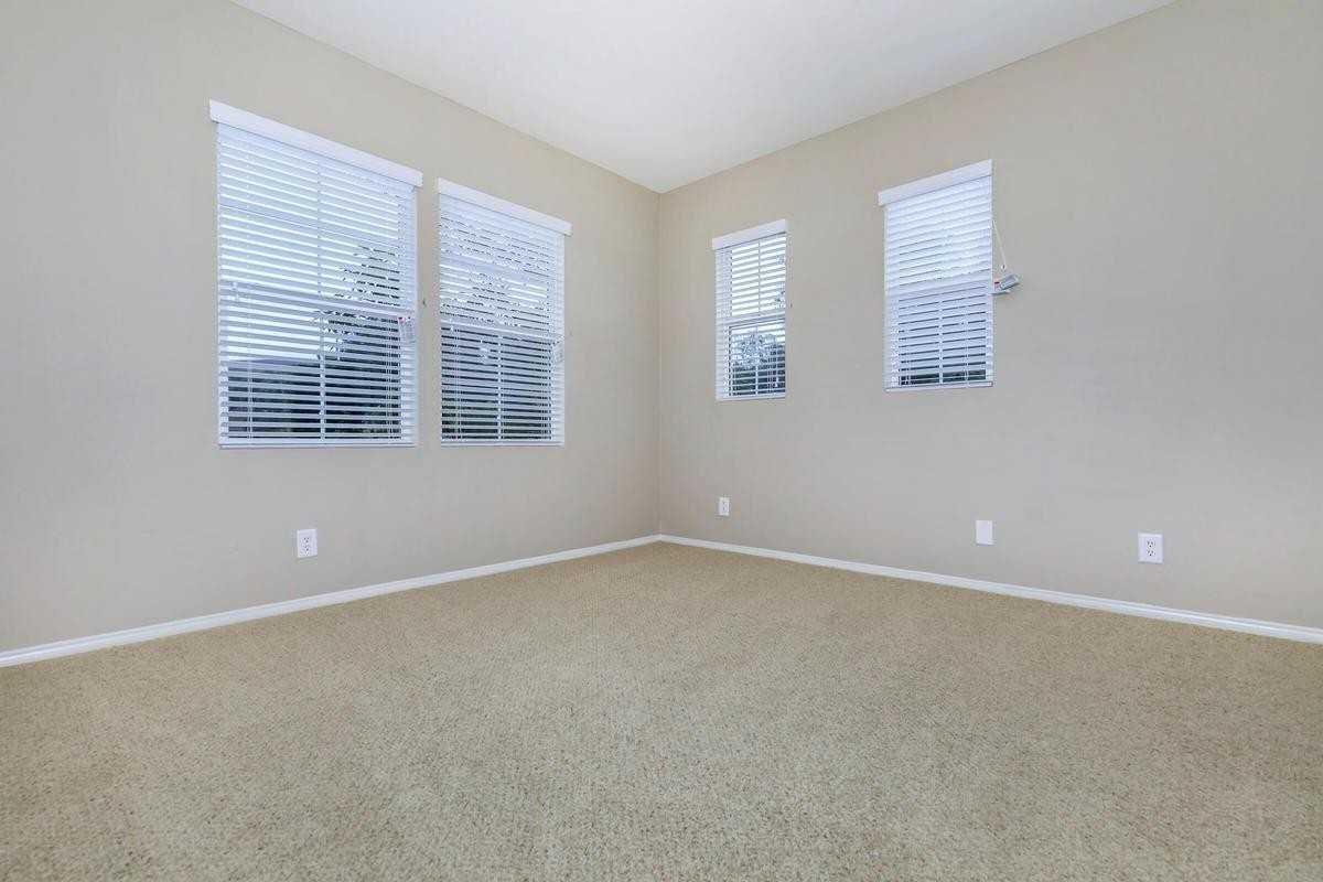 70 Sklar St - Photo 7 of 16