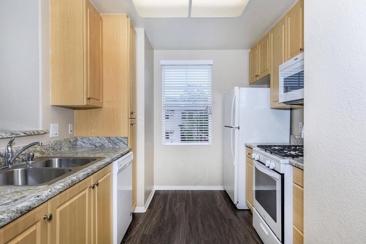 70 Sklar St - Photo 4 of 16