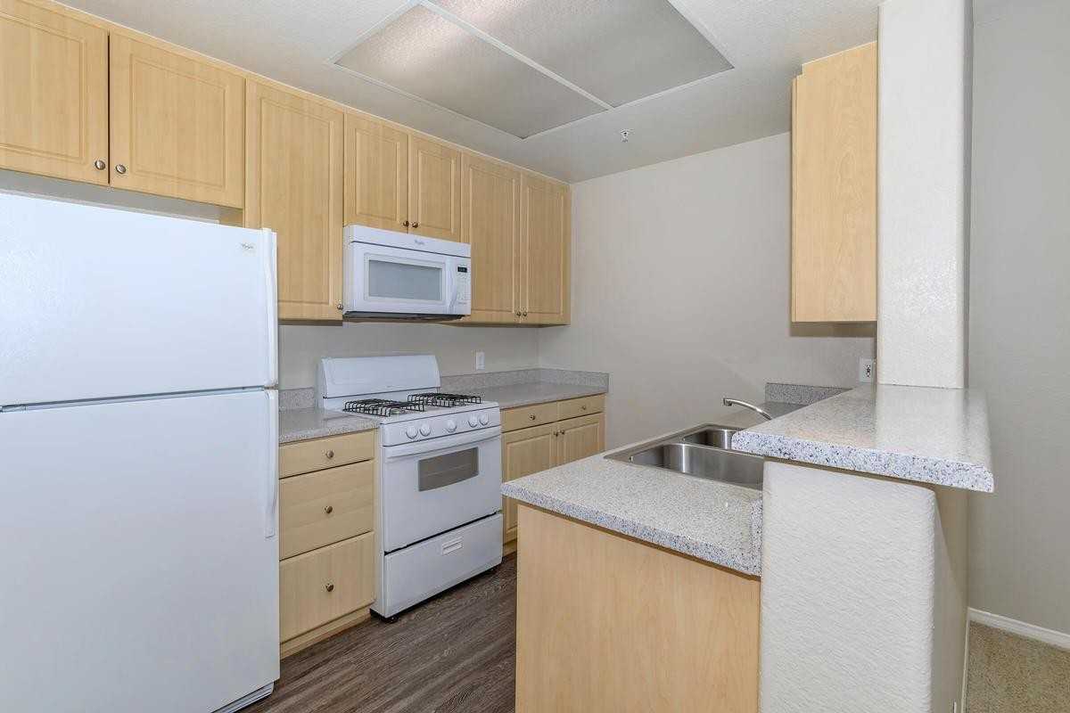 70 Sklar St - Photo 4 of 19