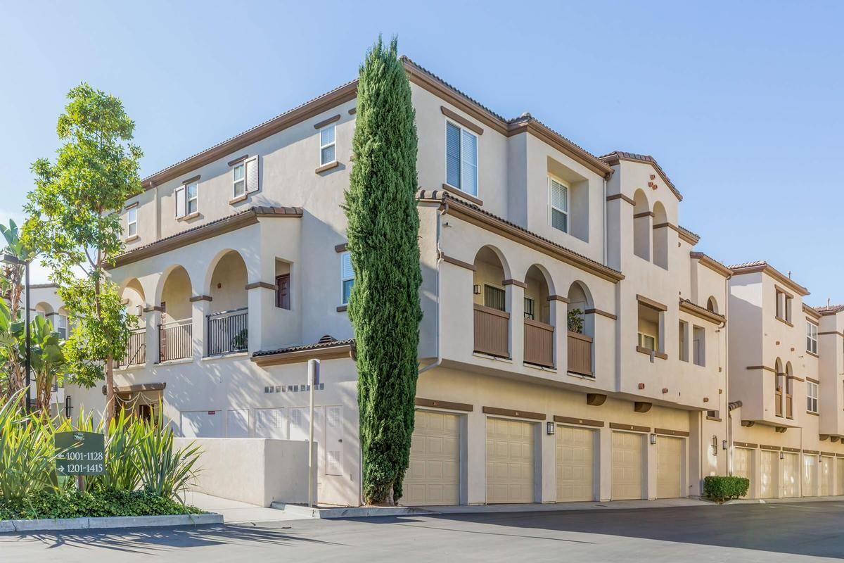 70 Sklar Street - Photo 6 of 12