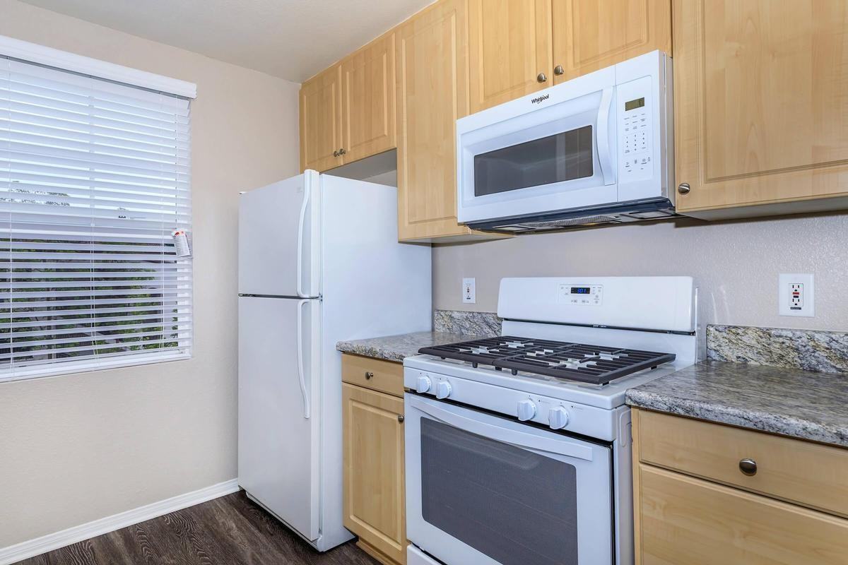 70 Sklar St - Photo 5 of 16