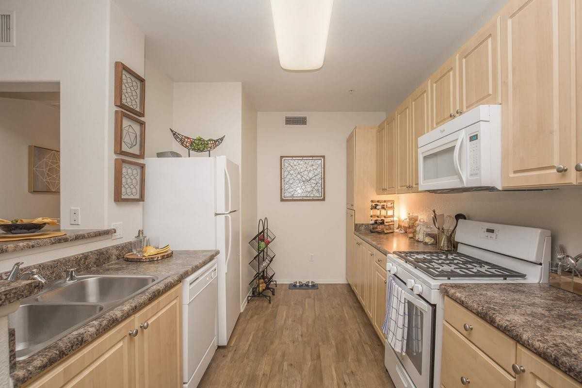 27082 Oneill Dr - Photo 5 of 50