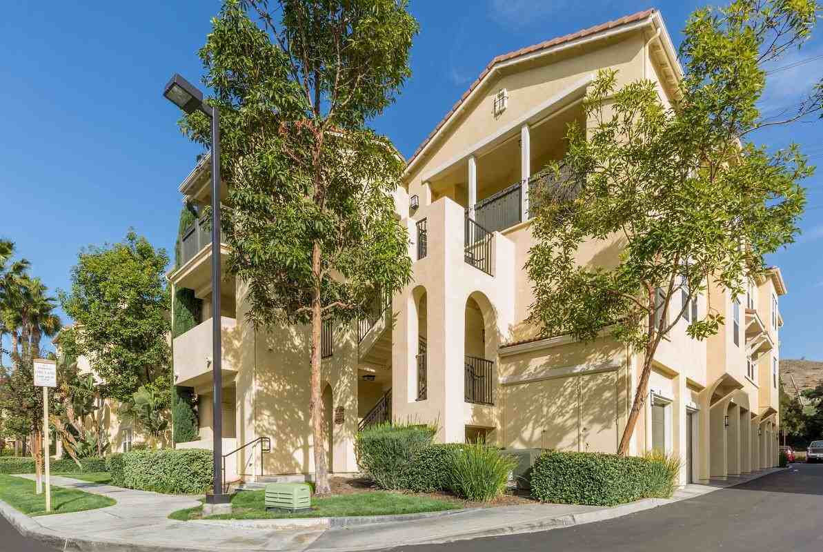 27082 Oneill Dr - Photo 2 of 50