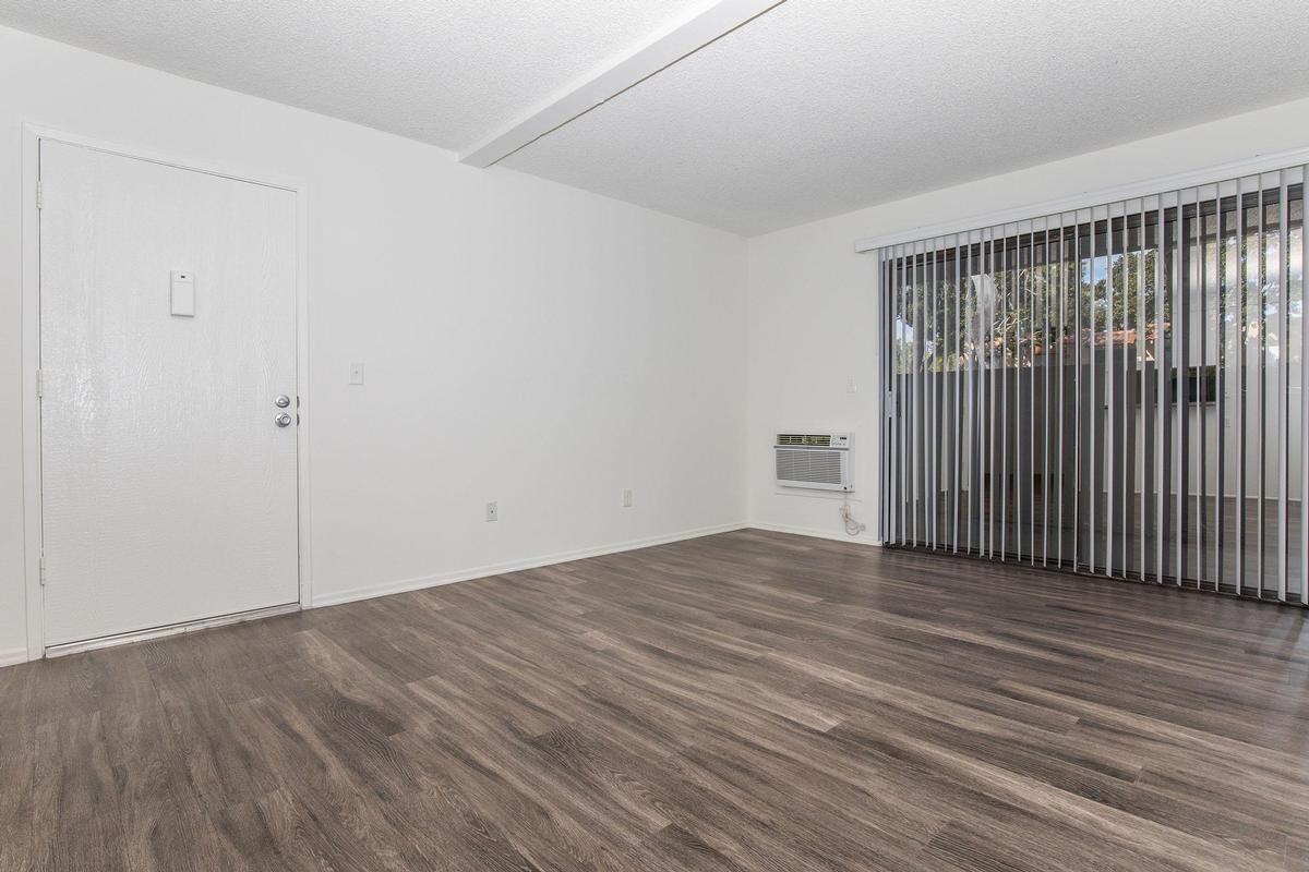 375 S Randolph Ave - Photo 4 of 13