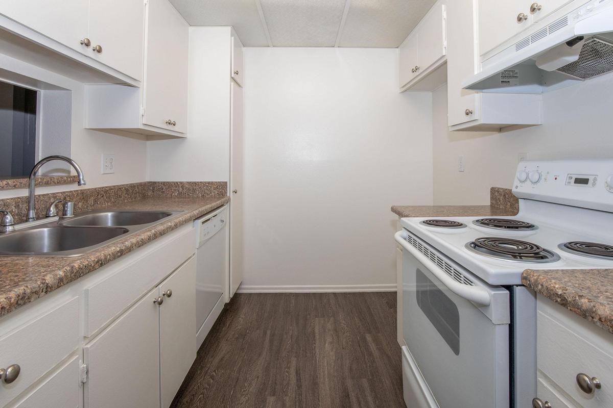 375 S Randolph Ave - Photo 2 of 13