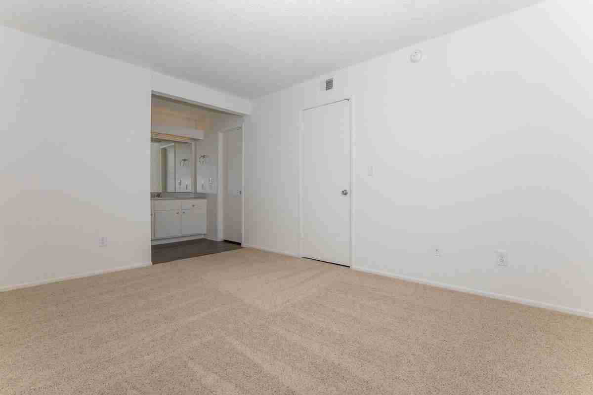 375 S Randolph Ave - Photo 6 of 13