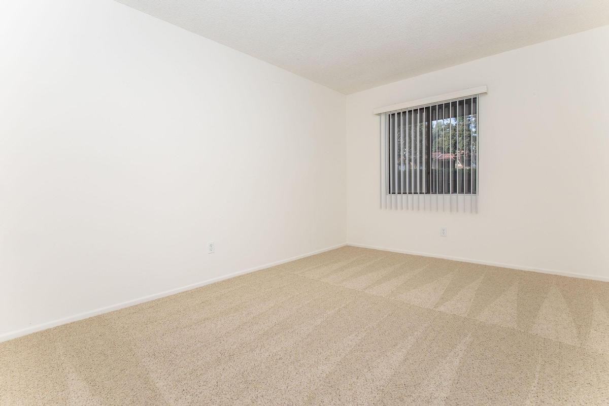 375 S Randolph Ave - Photo 5 of 13