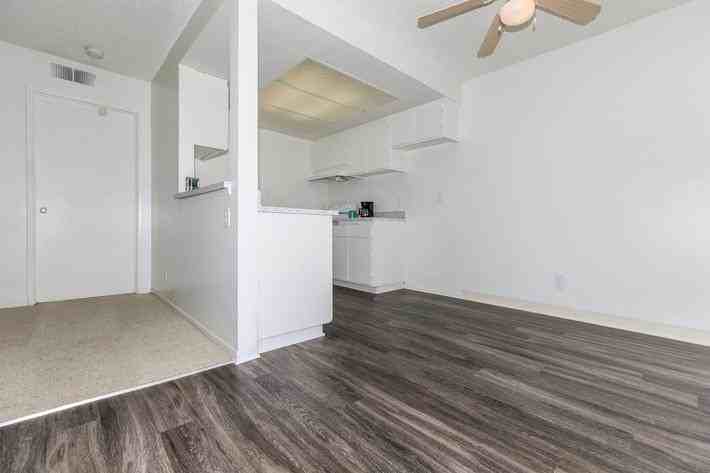 1619 W Crescent Ave - Photo 4 of 11