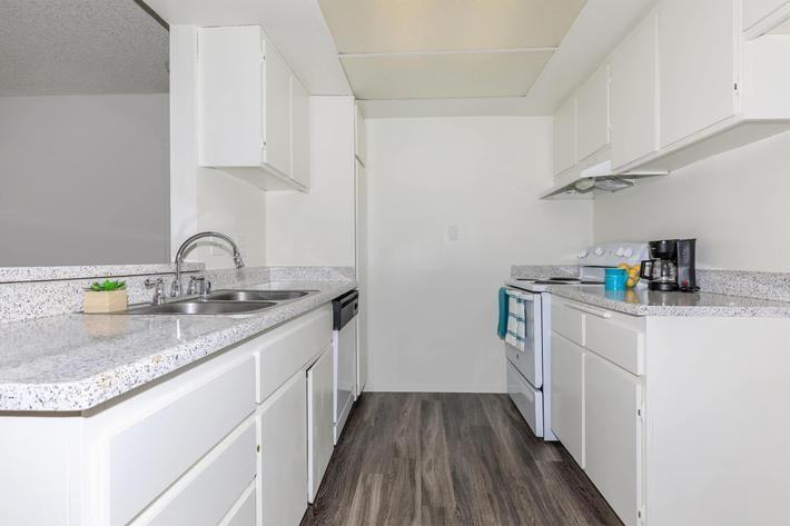 1619 W Crescent Ave - Photo 3 of 11