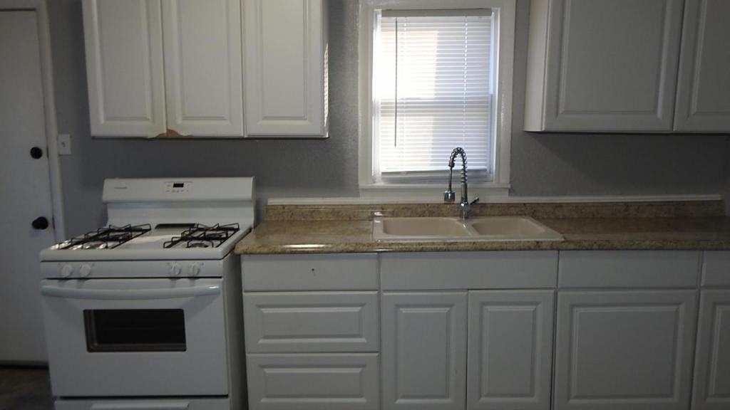 2220 S Arlington Ave - Photo 3 of 11