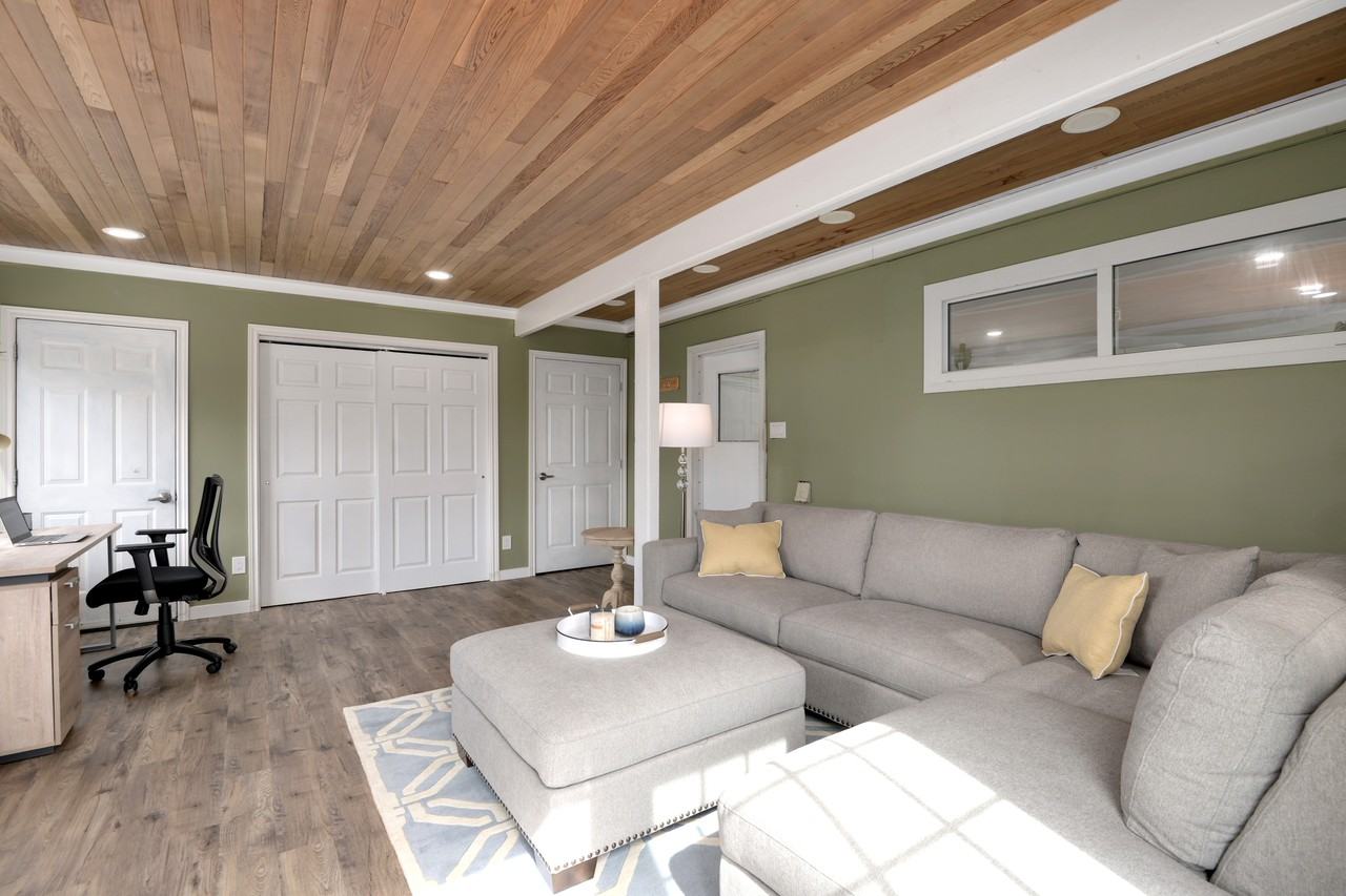13155 Marine Drive - Photo 6 of 27
