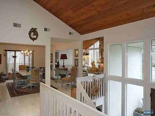 59 Bowers Ln - Photo 3 of 14