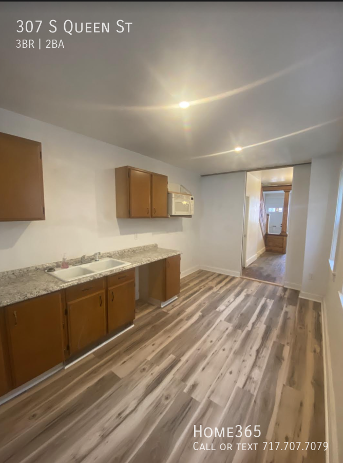 307 S Queen St - Photo 2 of 12