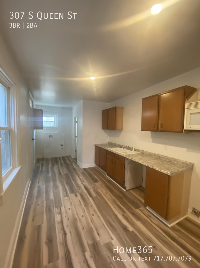 307 S Queen St - Photo 3 of 12