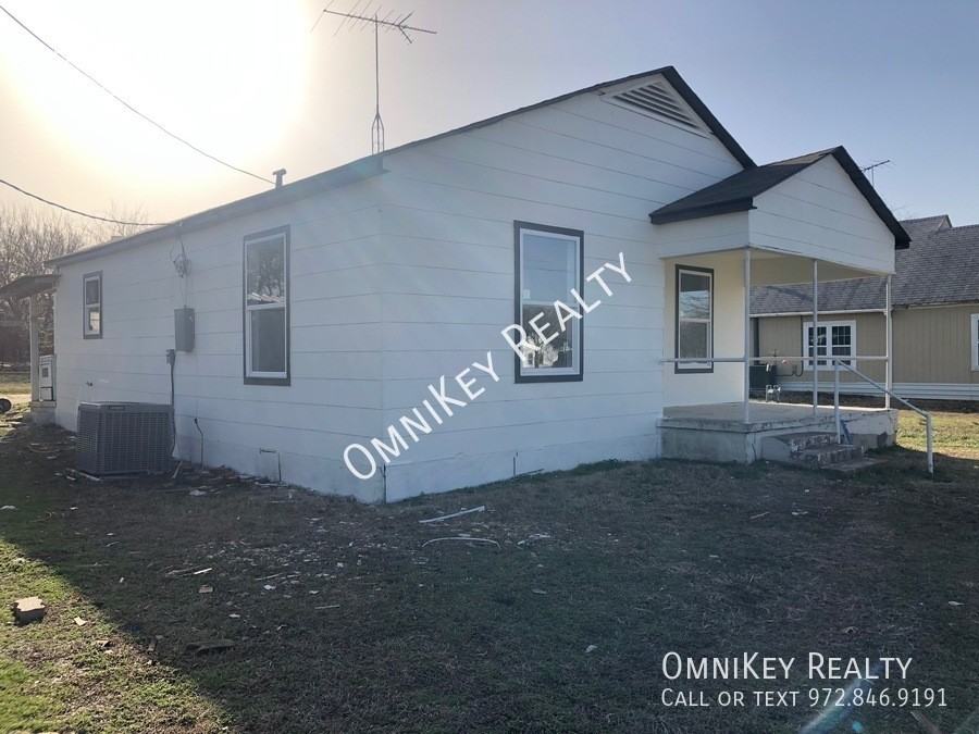 407 407 N Carter St - Photo 2 of 23