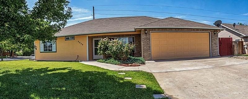 2559 Janece Dr - Photo 2 of 11