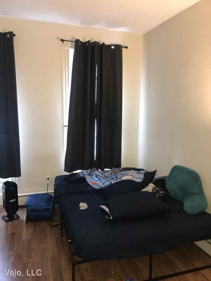 131 Howe Street - Photo 2 of 8