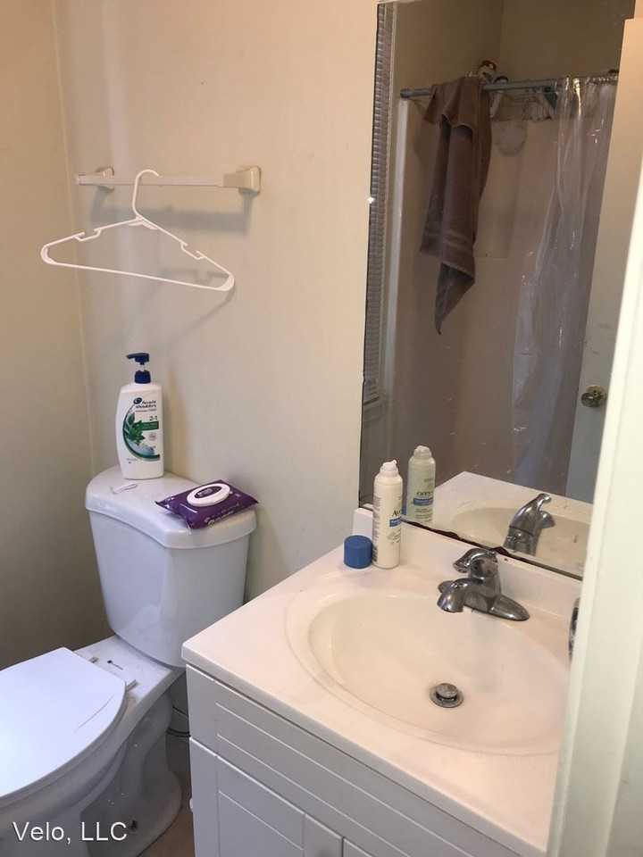 131 Howe Street - Photo 3 of 8