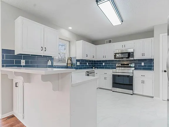 5611 N Flint Ridge Rd - Photo 3 of 8
