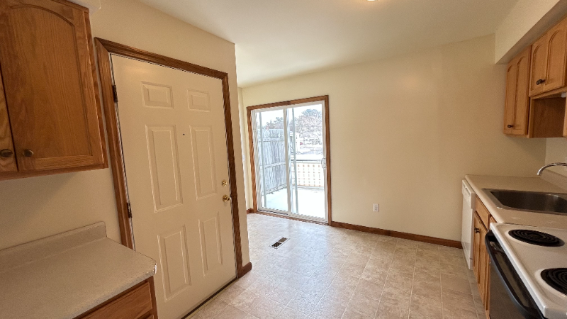 1052 Community Rd #4 - Photo 4 of 18