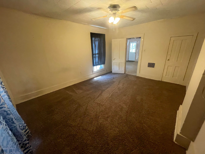 1202 1/2 Gomber Ave - Photo 4 of 12