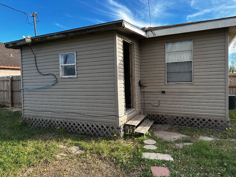 200 W Sixth St - Photo 3 of 7