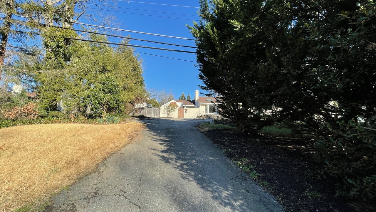 7607 Fort Hunt Rd - Photo 2 of 22