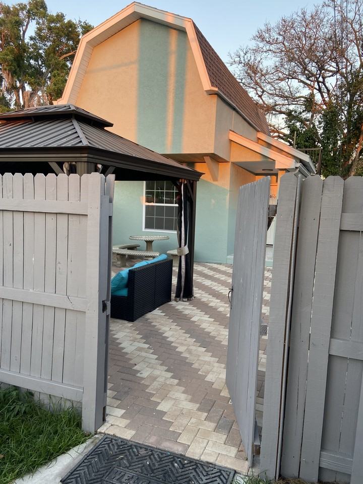 3222 Clinton Cir - Photo 2 of 50