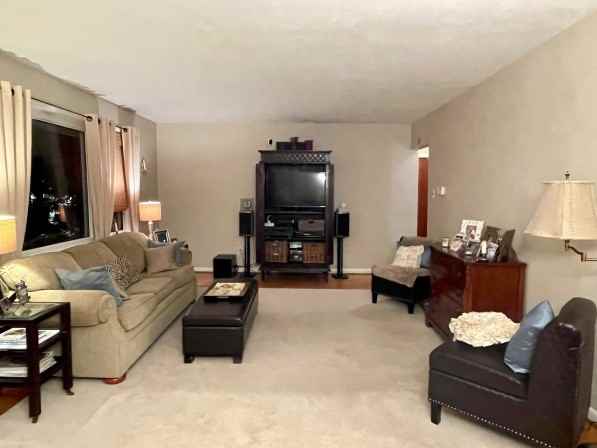 316 Longwood Dr - Photo 3 of 16