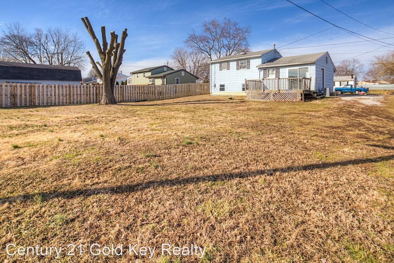 203 Sycamore Rd - Photo 2 of 14