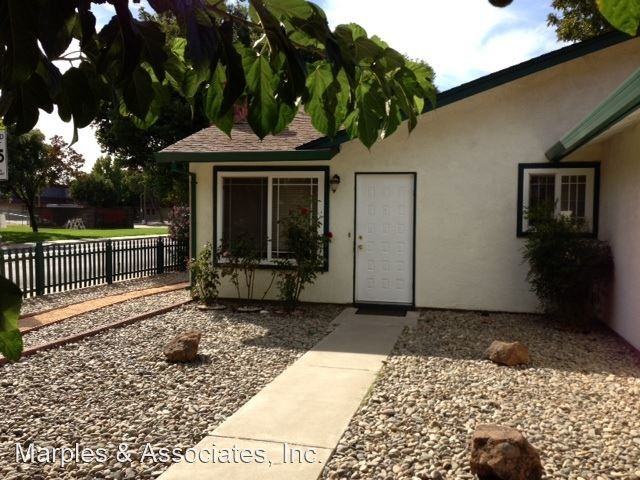 425 N Hickory Ave - Photo 3 of 10