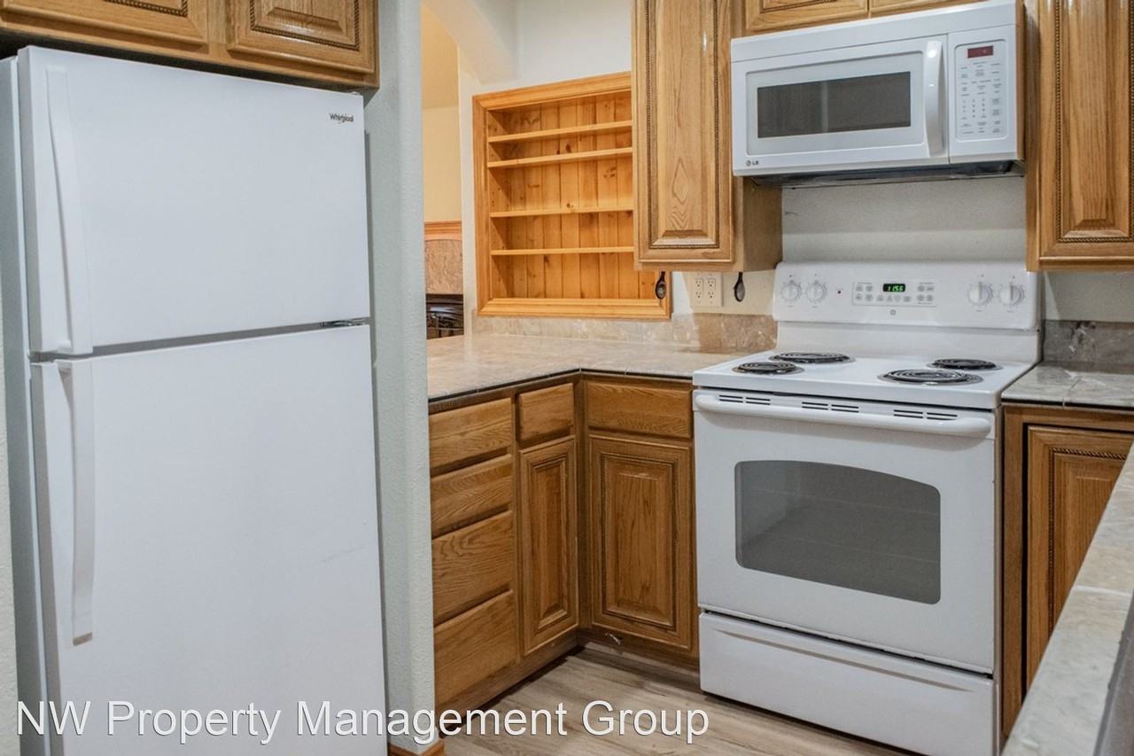 1705 Holbrook Ave - Photo 2 of 12