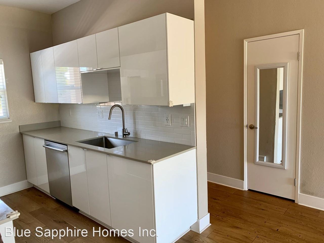 240 Shoreline Ct - Photo 2 of 32