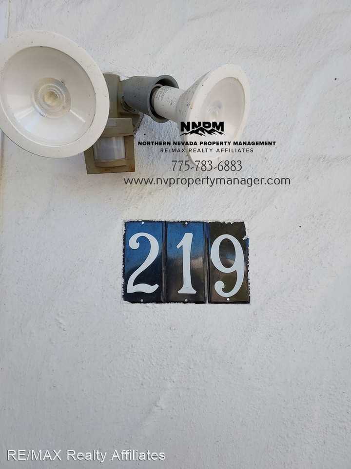 219 Broadway Ave - Photo 2 of 4