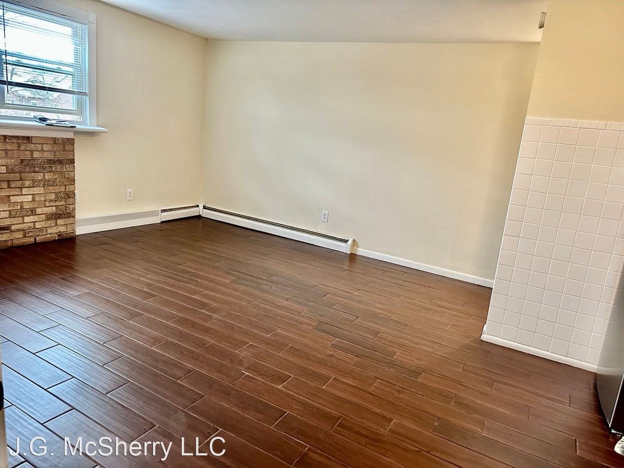 Six 13 - Photo 2 of 9