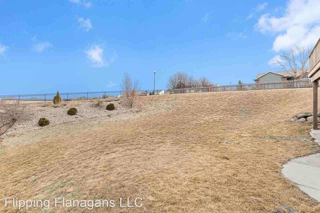 1410 White Pine Cir - Photo 2 of 36