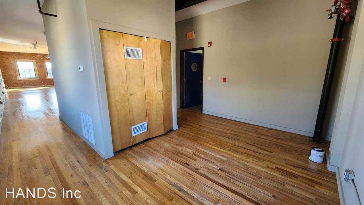 15 S Essex Ave - Photo 3 of 6