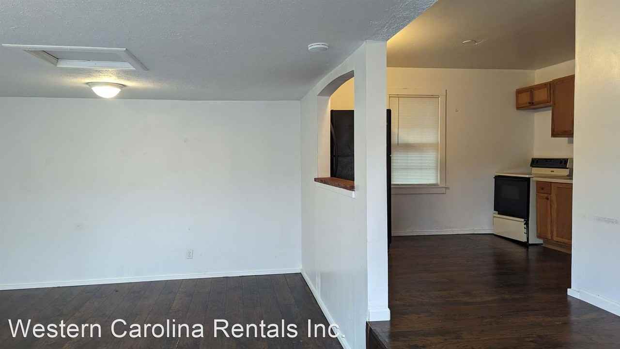 685 Allen St - Photo 3 of 34