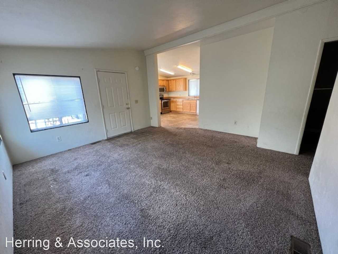 324B N Kentucky Ave - Photo 3 of 13