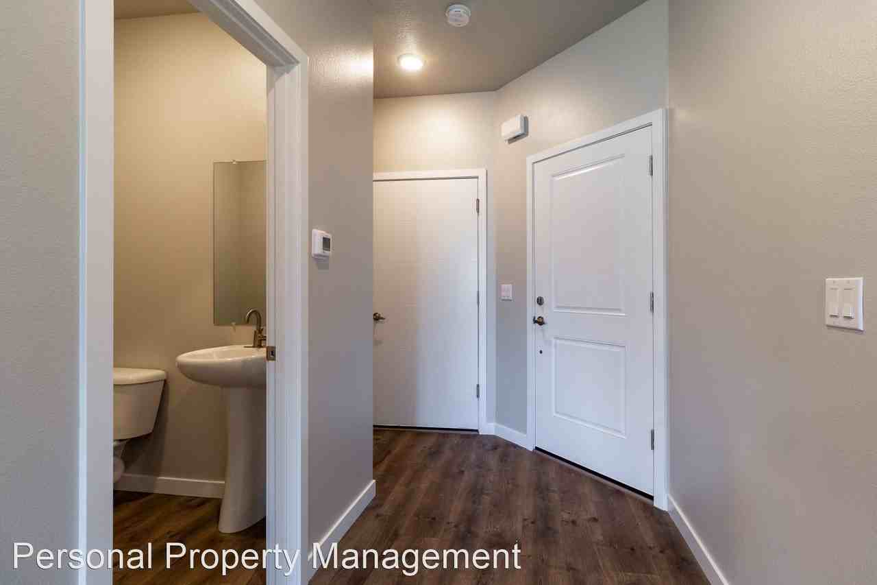 8715 Ne 43rd Pl - Photo 2 of 17