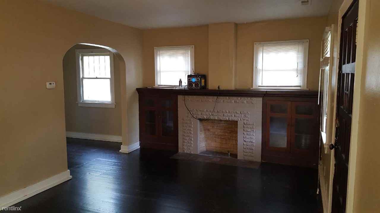 1015 S Fern St - Photo 2 of 4