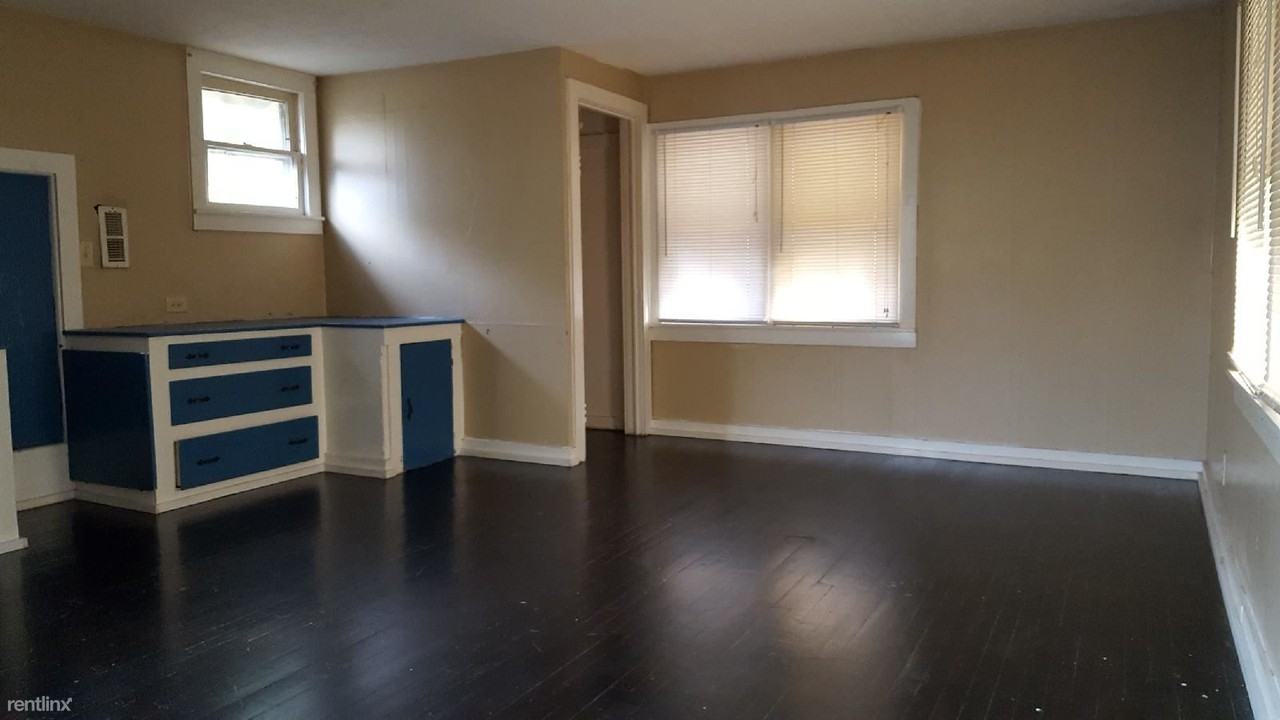 1015 S Fern St - Photo 3 of 4