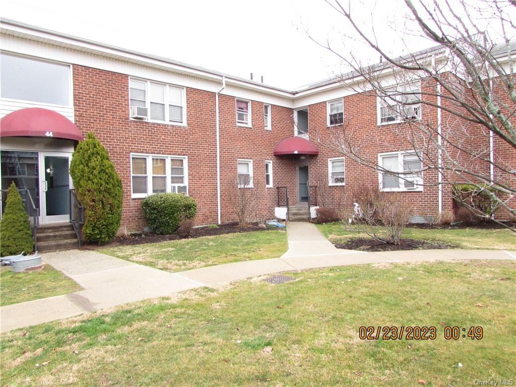 46 Winchester Ave Apt 2b - Photo 3 of 9