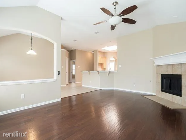 5521 Rockwood Dr - Photo 3 of 14