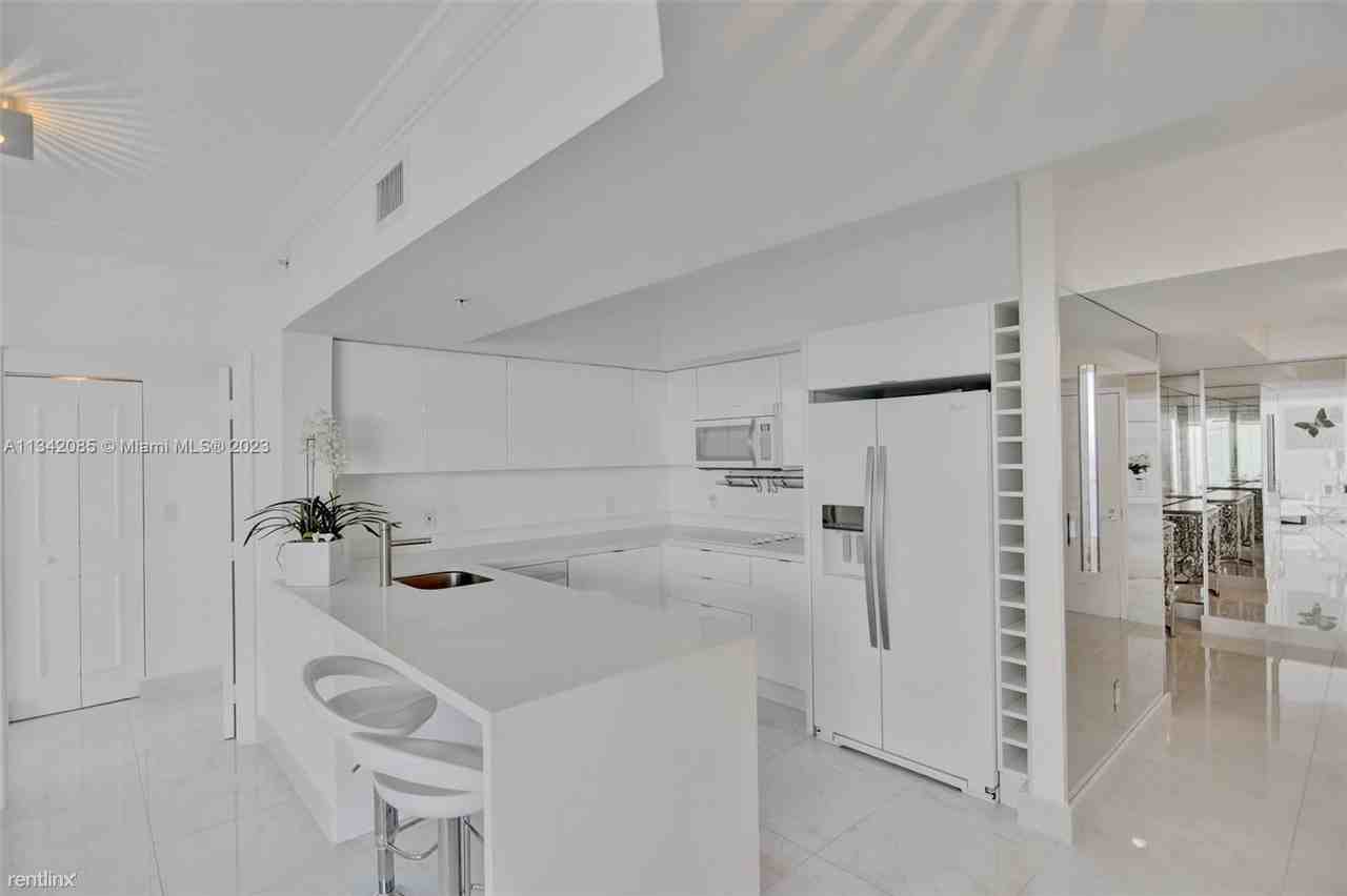 16699 Collins Ave - Photo 2 of 29