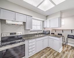 featured image of Longridge Dr