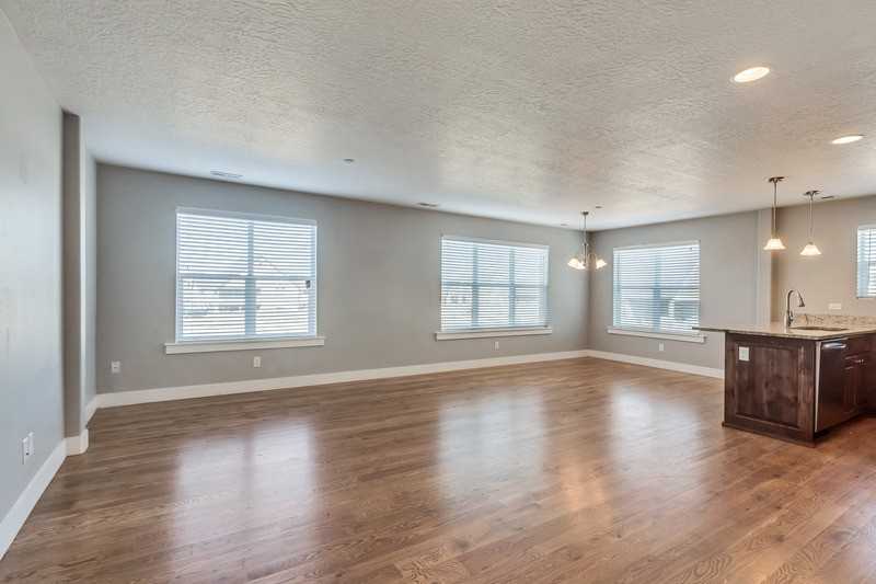 774 Sw #204 - Photo 3 of 12
